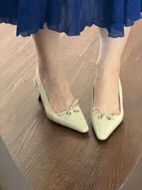 Vintage Via Spiga Ivory Leather Bow Slingback Heels Size 8